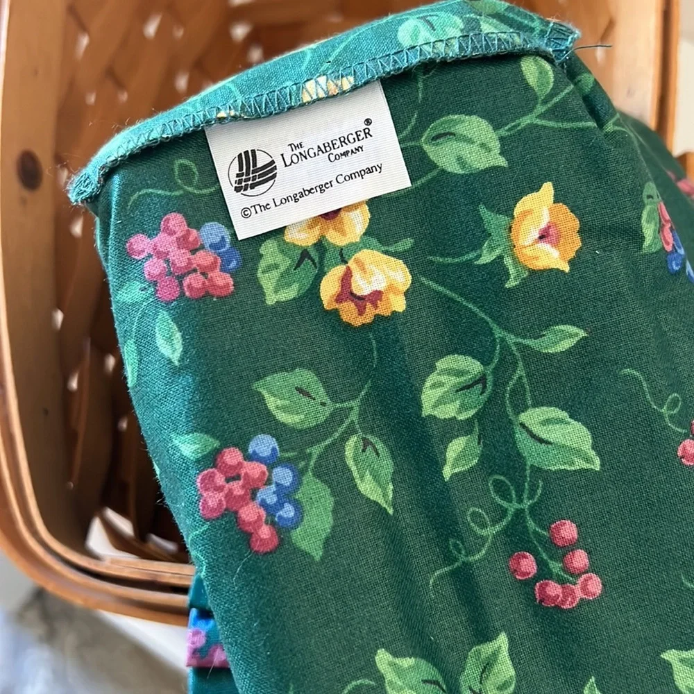 1996 Longaberger Medium /large vegetable basket with sleigh runner. Cottage core